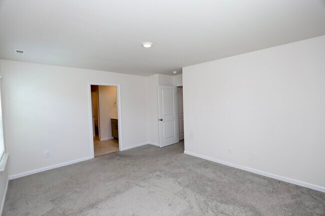 Building Photo - 352 Sandbach Rd