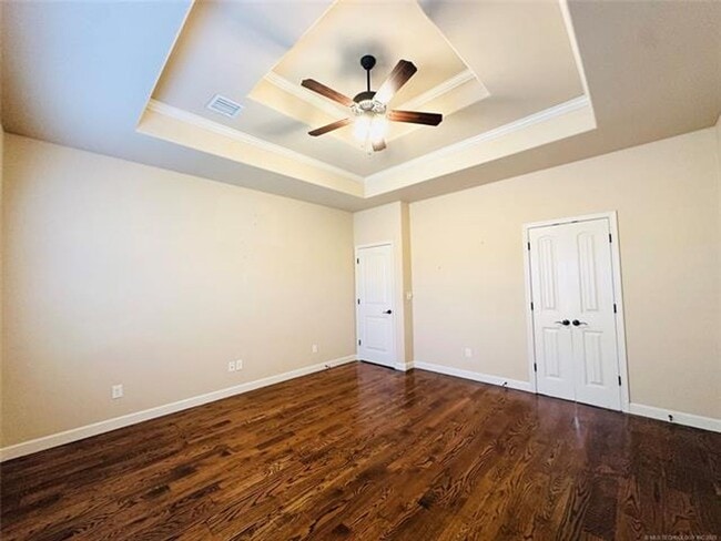 Building Photo - HOUSE FOR RENT