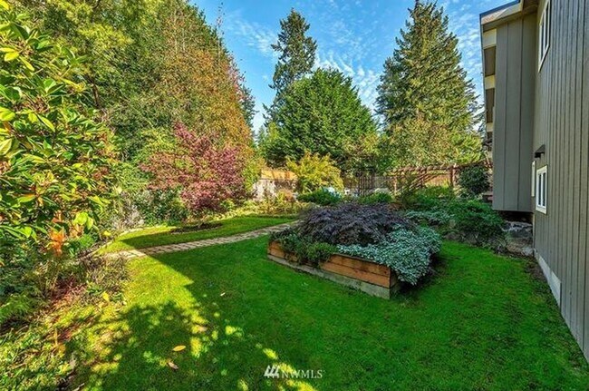 Building Photo - 3-Bedroom Lynnwood Home Near Light Rail with Central A/C & Backyard Oasis
