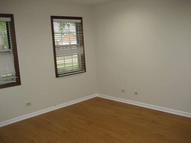 Building Photo - 329 Pembroke Ct
