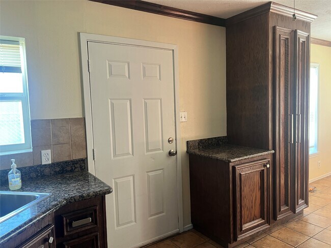 Building Photo - 5604 Chapman St