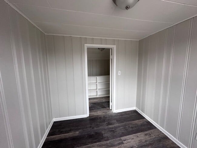 Building Photo - 4bed 1 bath eastside Detroit with Garage and basement recently renovated!