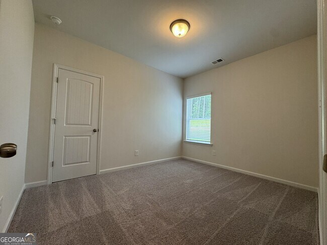 Building Photo - 129 Sycamore Ln