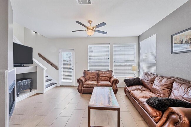 Primary Photo - 2100 Pipers Field Dr