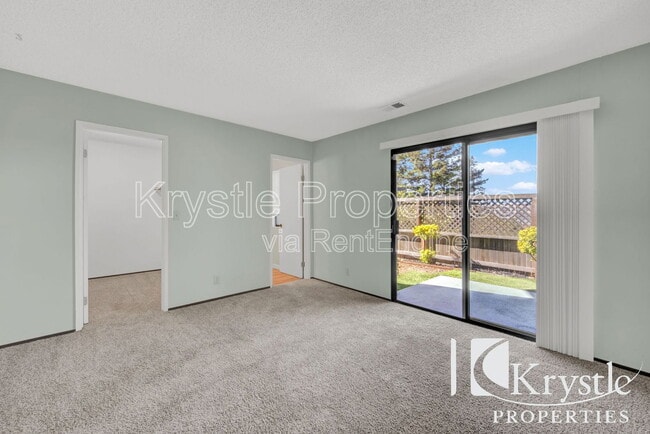 Building Photo - 2261 Clearview Cir