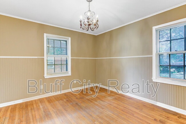 Building Photo - 1071 Robin Hood Ln