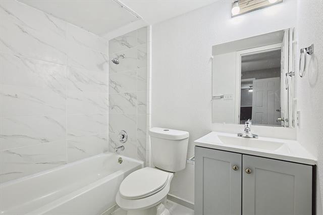 Building Photo - 9805 Walnut St