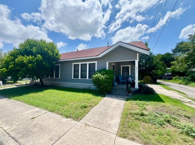 Primary Photo - 2907 N Elmendorf St