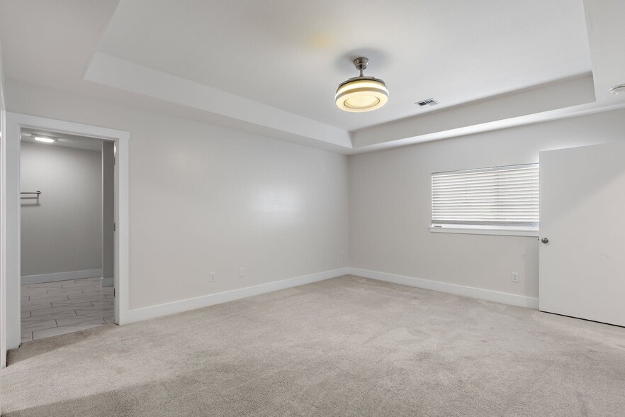 Building Photo - 1735 Woodridge Dr