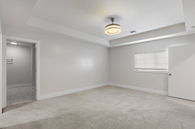 Building Photo - 1735 Woodridge Dr