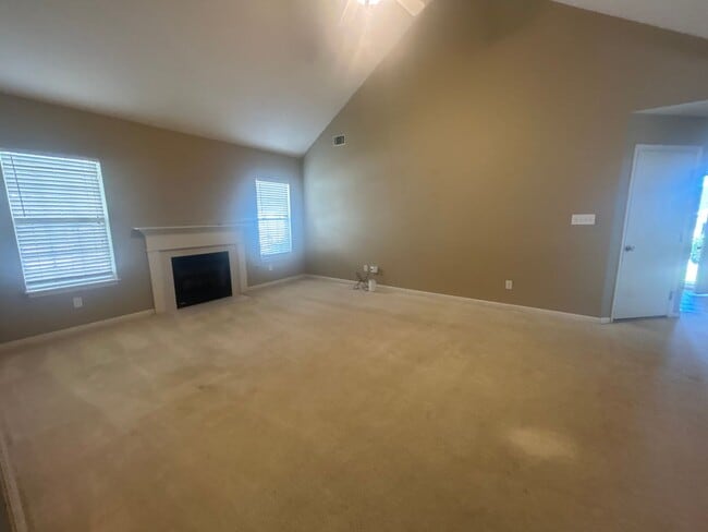 Building Photo - Prime Location * Evans Home * Screened Porch