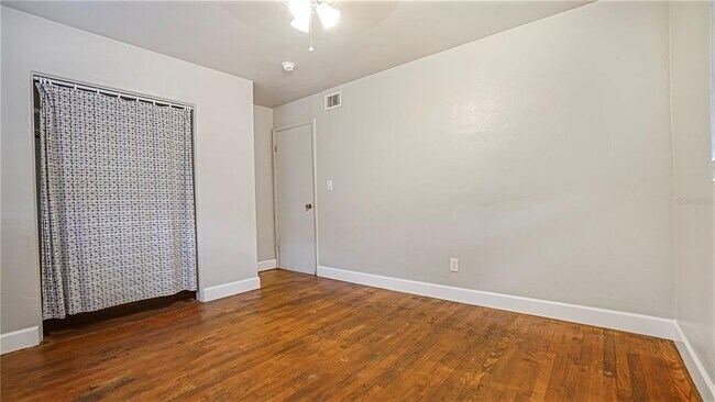 Building Photo - 5518 Riviera Dr