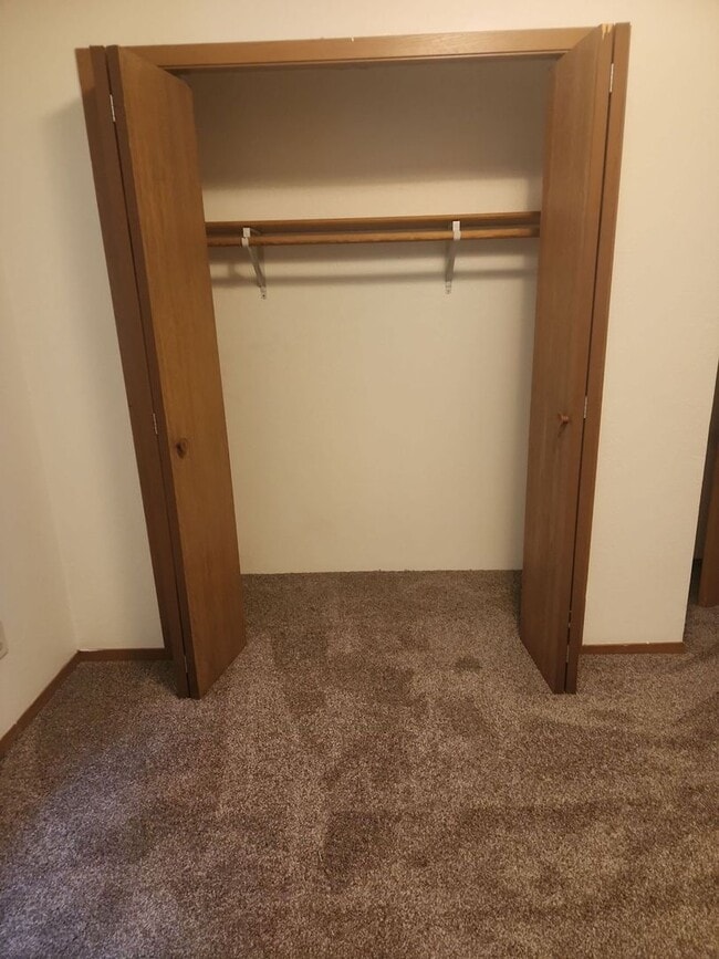 Building Photo - Spacious 3 Bedroom Apartment in Montgomery...
