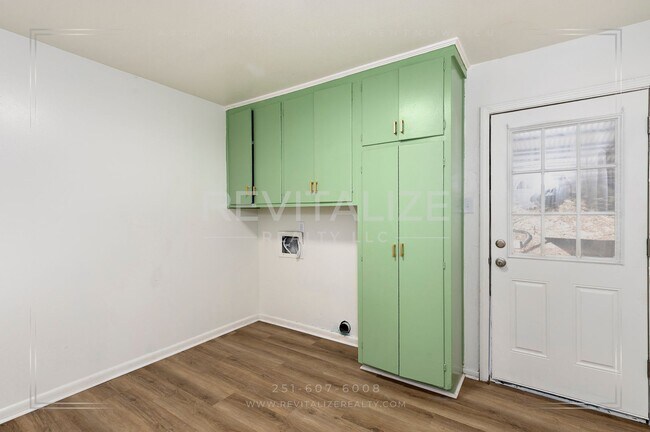 Building Photo - HALF-DEPOSIT SPECIAL! Spacious 4-Bed 2-Bath Brick Home in West Mobile