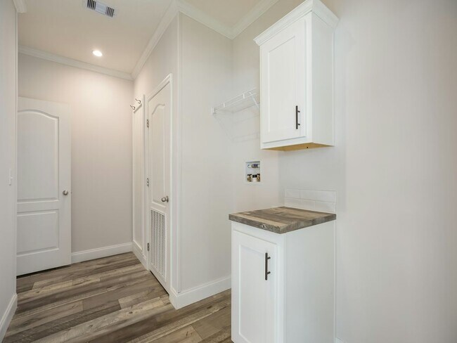 Building Photo - 425 Union St