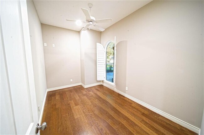 Building Photo - 910 Peachwood Bend Dr