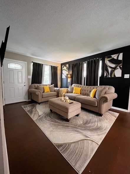 Living room - 39 Rosemont Dr