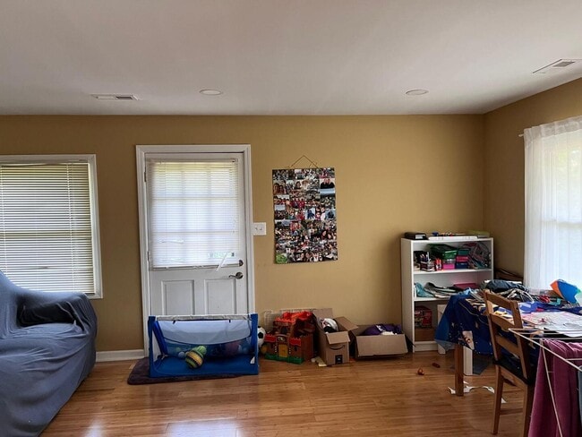 Building Photo - 236 Wellesley Ct