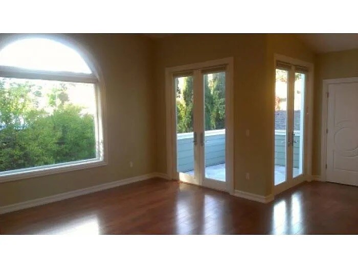 Building Photo - 229 W End Ave