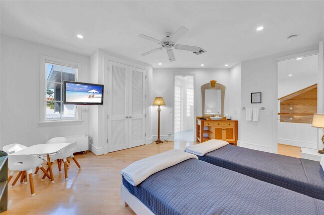 Building Photo - 74 Nurmi Dr