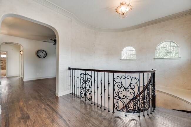 Building Photo - Modern 3 Bed Townhouse with Granite Countertops and Hardwood Floors in Keller, TX