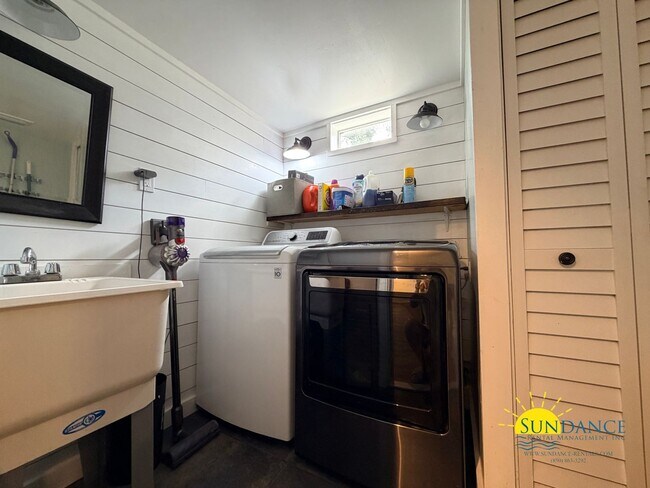 Building Photo - Stunning 3BR Home in PRIME Fort Walton Beach neighborhood!