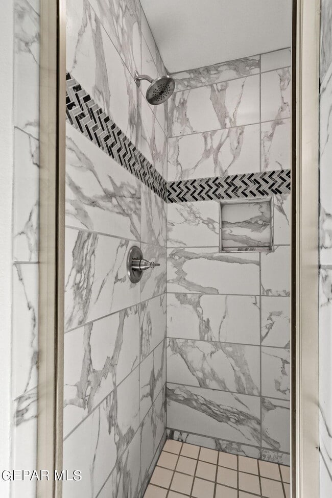 Building Photo - 2833 Maria Casas St