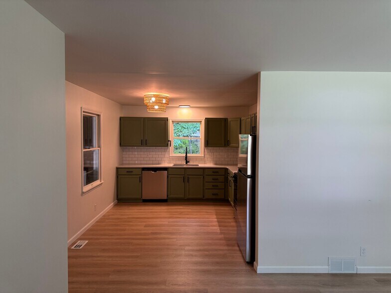 Building Photo - 18068 Meyers Dr