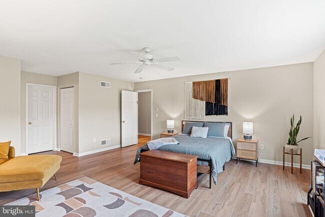 Building Photo - 2082 Deer Run Dr