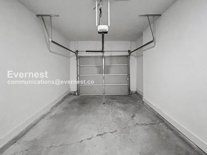 Building Photo - 1924 Dillon Dr