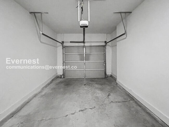 Building Photo - 1924 Dillon Dr