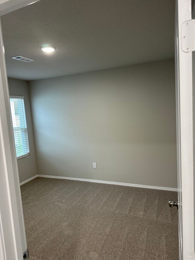 Building Photo - Don’t Wait — Available Now! 3 Bedroom, 2 Bath Home in North Little Rock