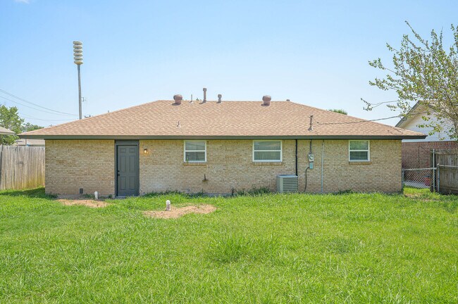 Building Photo - 505 N Norman Ave