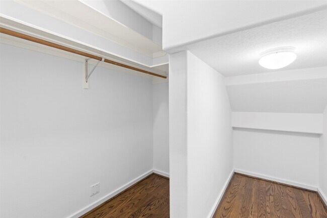 Building Photo - 6406 Rodrigo St