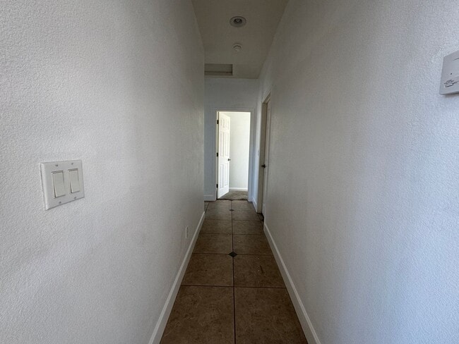 Building Photo - 3br 2ba Home with Garage and Yard near Rot...