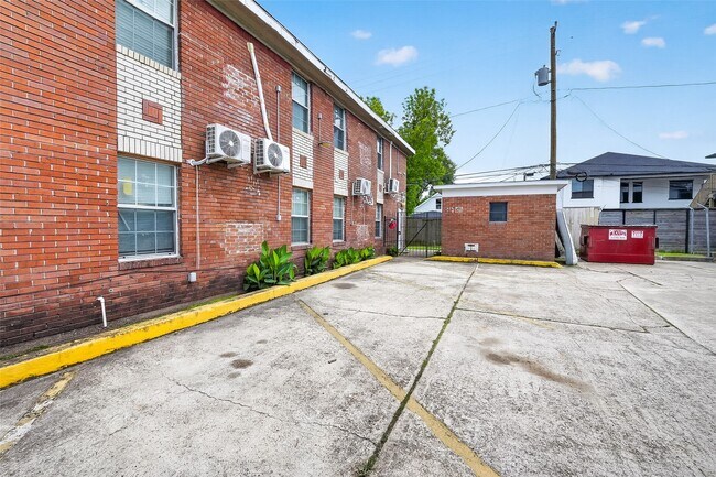 Building Photo - 7742 Park Pl Blvd