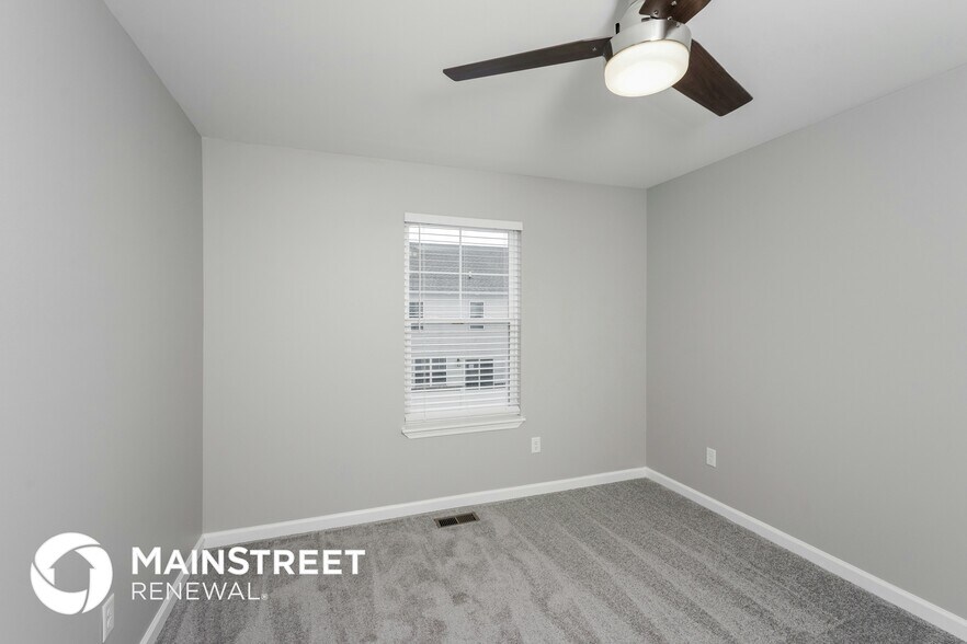 Building Photo - 2062 N Sarah Dr