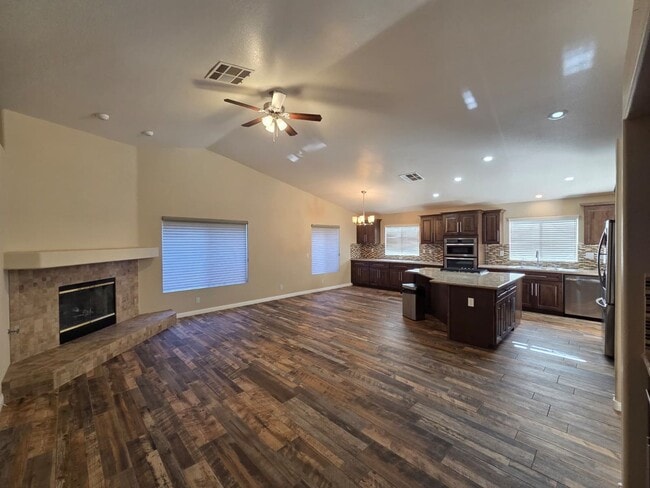 Building Photo - Single-Story 3 Bed / 2.5 Bath Home w/ Private Pool, Spa