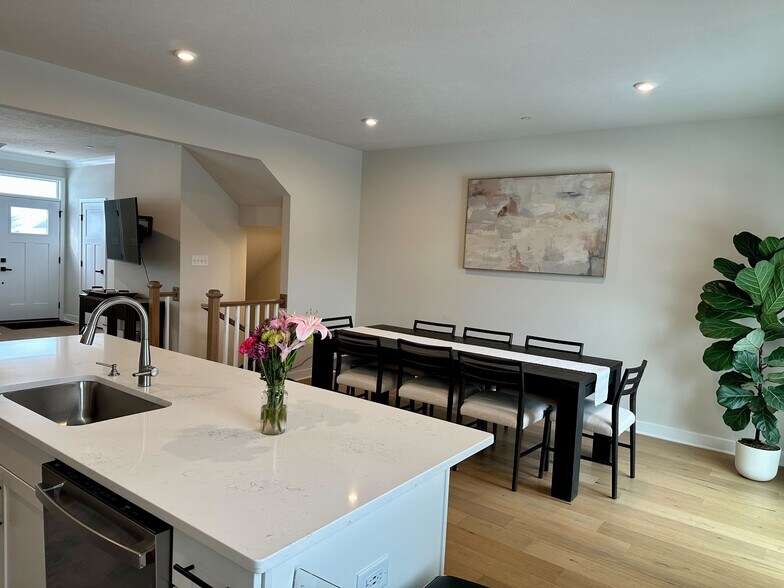 Building Photo - 221 Marketplace Ave