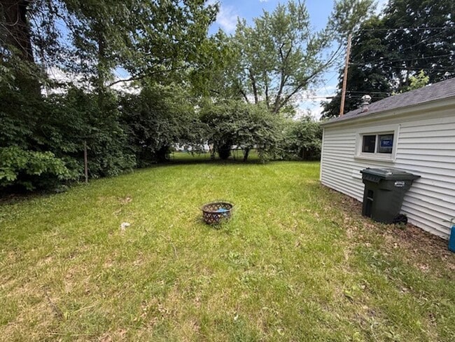 Building Photo - Charming Urbana Home with Spacious Backyard & Modern Touches