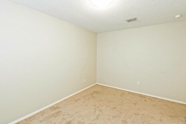 Building Photo - 1118 Water Oak Way