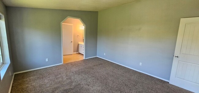 Building Photo - 510 S Circle Dr