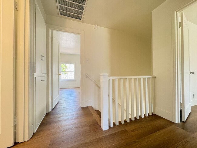 Building Photo - 11 S Hutchins St