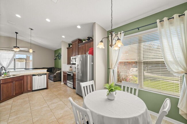 Building Photo - Beautiful Home For Rent in Brandon!