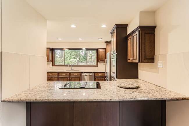 Building Photo - 1759 Marylhurst Dr