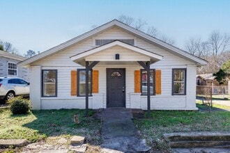 Building Photo - Norwood 3 BR Home
