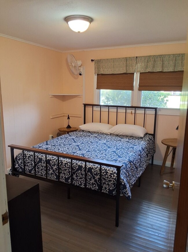 Building Photo - Fully Furnished home in Beaufort