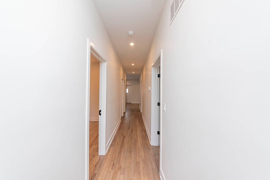 Building Photo - 2825 N Rockwell St