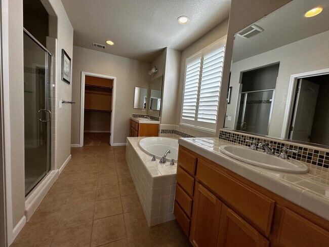 Building Photo - 133 Paddington Ct