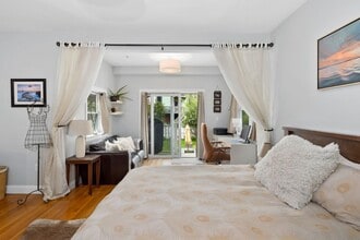 Building Photo - New 2BR2BA Condo in Jefferies Point with Backyard